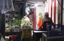 Pemkot Surabaya Perkuat Stabilitas Harga Bahan Pokok dengan Kios TPID di Pasar Tradisional