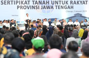 Serahkan 2.000 Sertifikat Tanah, Presiden Jokowi: Bukti Hak Hukum atas Tanah