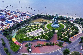 Jutaan Anak Manfaatkan Taman Kota Surabaya