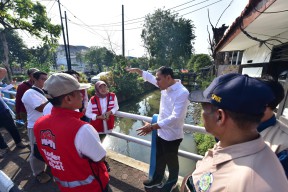Wali Kota Eri Segera Bereskan Infrastruktur di Kampung, Fokus Lanjut Pendidikan Gratis SMA/SMK di 2026