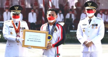 Pemprov Jatim Kucurkan Bonus Bagi Lifter Eko Yuli