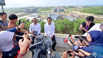 Presiden Joko Widodo Tinjau Kawasan Istana Kepresidenan di IKN