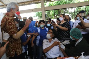 Ganjar Kembali Genjot Vaksin Booster di Jateng
