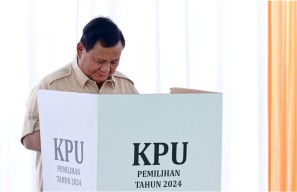 Prabowo Subianto Nyoblos di TPS 008, Tegaskan Pentingnya Kerja Sama Pasca Pilkada