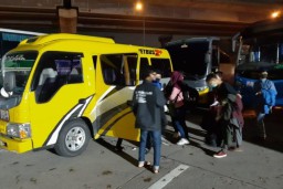 Travel Gelap Kucing-Kucingan dengan Polisi untuk Antar Pemudik
