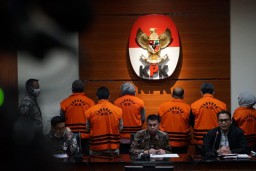 Tujuh Tersangka Dugaan Suap Ditempatkan di Sel Berbeda