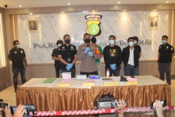 Suami Penyanyi Nindy Ayunda Ditangkat terkait Senpi Ilegal