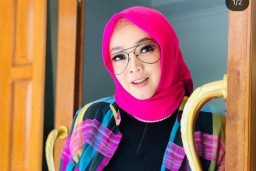 Presenter Rina Gunawan Meninggal Dunia