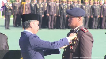 Presiden Anugerahkan Bintang Bhayangkara Nararya Bagi Tiga Personel