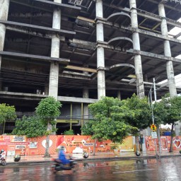 Kota Surabaya Tidak Layak Ada Gedung Mangkrak