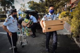 Antisipasi Wabah COVID-19, Kemenkumham Jatim Distribusikan alat kelengkapan
