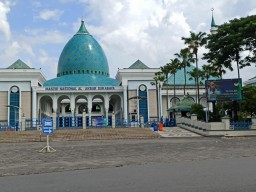 Masjid AL Akbar Surabaya, Tiadakan Sholat Jum'at Lewat Layar