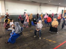 Antrian di Jatim Expo Akhirnya Ditertibkan