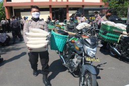 Laksanakan Instruksi Kapolri, Polres Bojonegoro Salurkan Bantuan