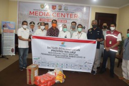 Satgas BUMN Bantu Masyarakat Terdampak Covid-19 dan Tim Medis
