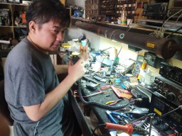 Service Radio Amatir Rombeng Beromzet Puluhan Juta