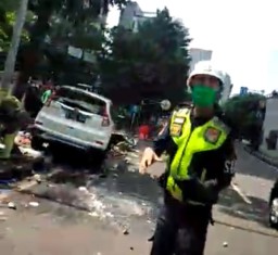 Diduga Ngantuk, Mobil CRV Tabrak Tiga PKL