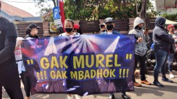 Pekerja Malam Tuntut Bu Risma agar Tempat Hiburan Dibuka