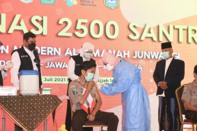 Khofifah Apresiasi  Vaksinasi  terhadap Pelajar