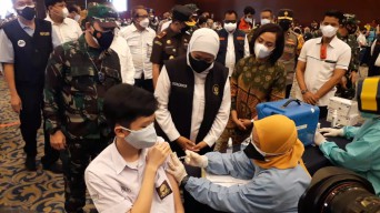 Upaya Pemerintah Dalam Percepatan Vaksinasi di Jatim