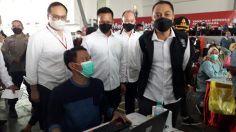 Walikota Surabaya Eri Cahyadi Targetkan Status PPKM Turun level 2