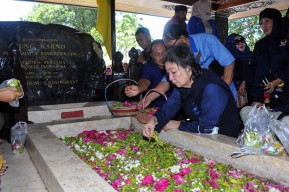 Pengurus dan Kader Partai NasDem di Jatim Ziarah ke Makam Proklamator
