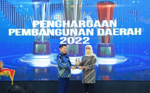 Jatim Dapat Penghargaan Perencanaan Pembangunan Daerah dari Bapennas