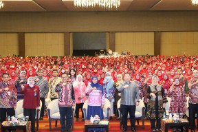 Gubernur Khofifah: Bidan Garda Terdepan Cegah Stunting Sejak Kehamilan