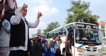 Berangkatkan 90 Bus Mudik Gratis, Gubernur Khofifah: Selamat Mudik Salam Hangat untuk Keluarga