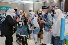 Gubernur Khofifah Tingkatkan Kordinasi Dengan Kemenag Jatim Seluruh Kesiapan Embarkasi Surabaya