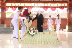 Jelang Hari Jadi Ke-78 Provinsi Jatim, Gubernur Khofifah Pimpin Ziarah ke Makam Gubernur Soerjo