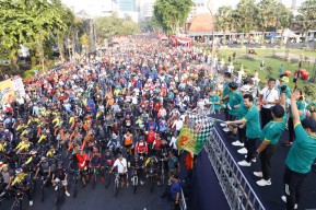 Wakil Gubernur Jawa Timur Melepas ribuan peserta Fun Bike Jatim 2023