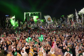 Lautan Jamaah Bersatu dalam Parade Sholawat Hari Santri 2023