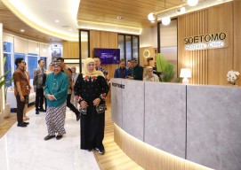 Gubernur Khofifah: Tak Perlu Berobat Ke Luar Negeri