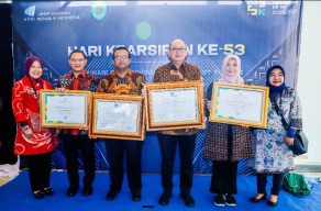 Pemprov Jatim Raih Dua Penghargaan di Puncak Peringatan Hari Kearsipan ke-53