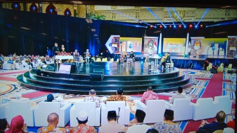 Debat Publik Pilgub Jatim 2024: Adu Gagasan, Persaingan Tiga Calon Makin Memanas