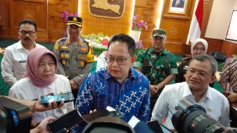 Gubernur Jatim Tegaskan Penertiban Jika Terbukti Ada Pelanggaran Sertifikat HGB Laut Sidoarjo