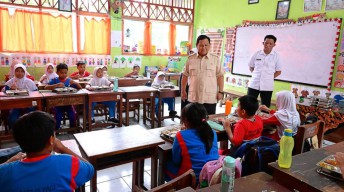 Presiden Prabowo Tinjau Program Makan Bergizi Gratis di Jakarta Timur