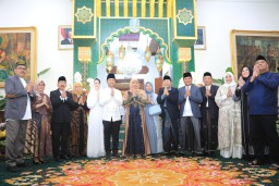 Hangatnya Silaturahmi Open House Gubernur Khofifah di Grahadi
