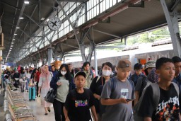 Lonjakan Penumpang di Arus Balik Lebaran 2025, KAI Catat Tren Perjalanan Lebih Fleksibel