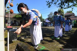 Ganjar Cek Kesiapan Pembelajaran Tatap Muka
