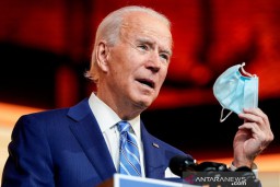 Main dengan Anjing Kesayangan, Pergelangan Kaki Joe Biden Terkilir