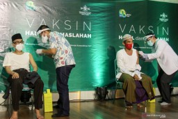 Komisi D DPRD Surabaya: Dinkes Harus Menambah Petugas Vaksinasi