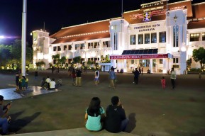 Setelah Dibuka untuk Umum, Setiap Malam Taman Surya Selalu Dipadati Pengunjung