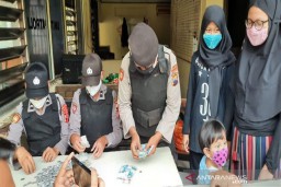 Siswi SMP Pecah Celengan, Disumbangkan untuk Penanganan Corona