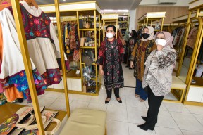 UMKM Surabaya Bangkit, Wali Kota Eri Gandeng Desainer hingga Wajibkan ASN Gunakan Produk UMKM!
