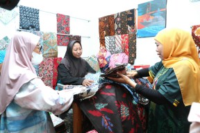Gubernur Khofifah Sebut Jadi Bagian Perkuat Ekosistem UMKM Sambut Porprov VIII