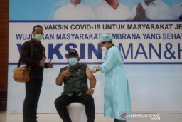 Bupati Jembrana Targetkan 1.200 Orang Divaksin tiap Hari