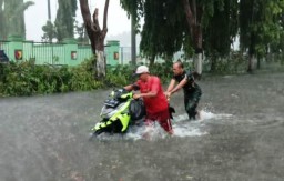 Kawasan WTC Hujan Lebat dan Angin Kencang, Kodam Banjir