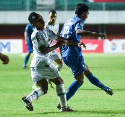 Persib  Tekuk PSS 2-1 di Maguwoharjo